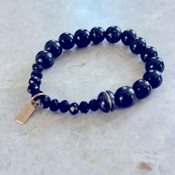 Bellestyle Blessed Black Jade Bracelet - Picture 4 of 5